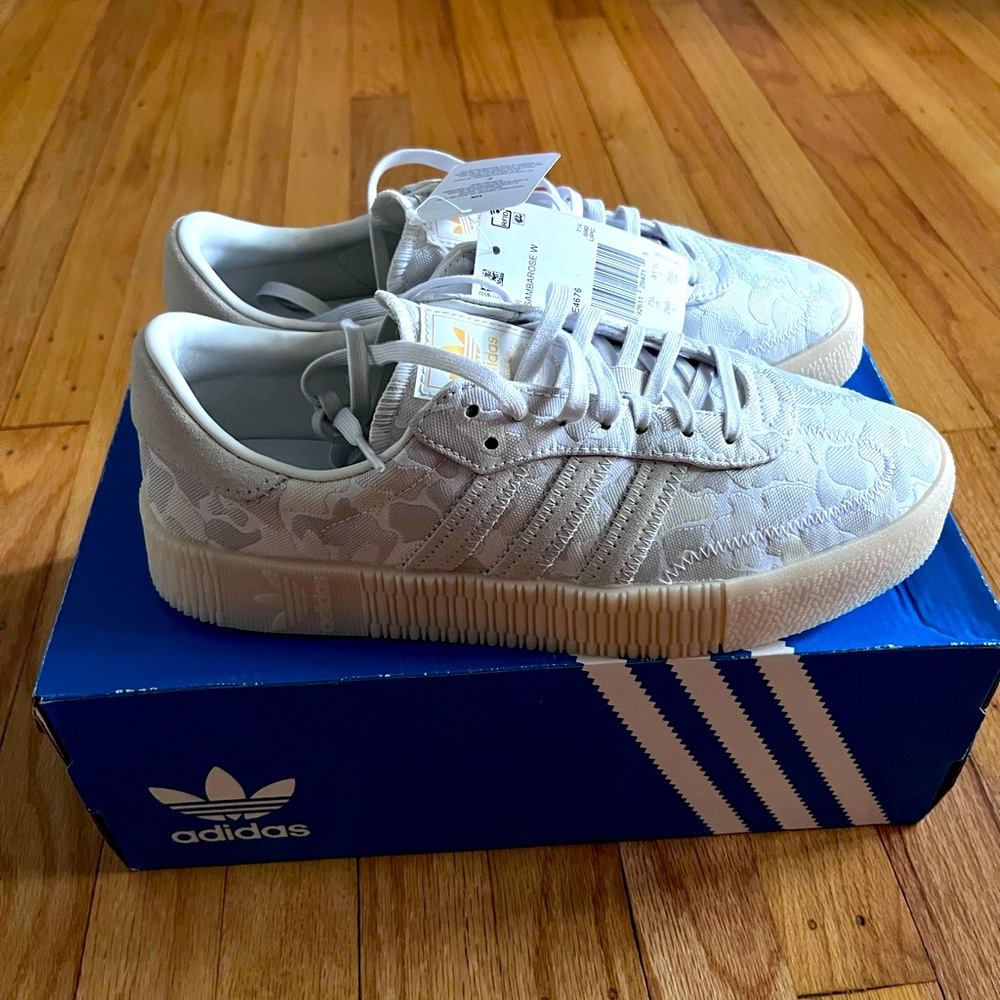 BNIB Women’s Sambarose Sneakers